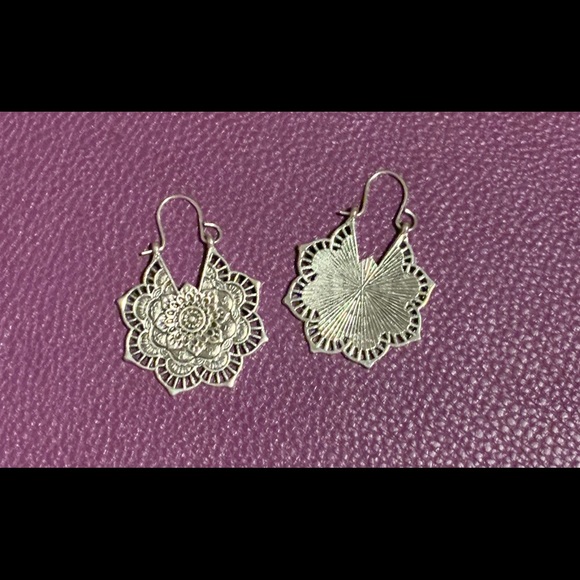Jewelry - ❤️Beautiful Boho Silver Tone Mandala Earrings❤️